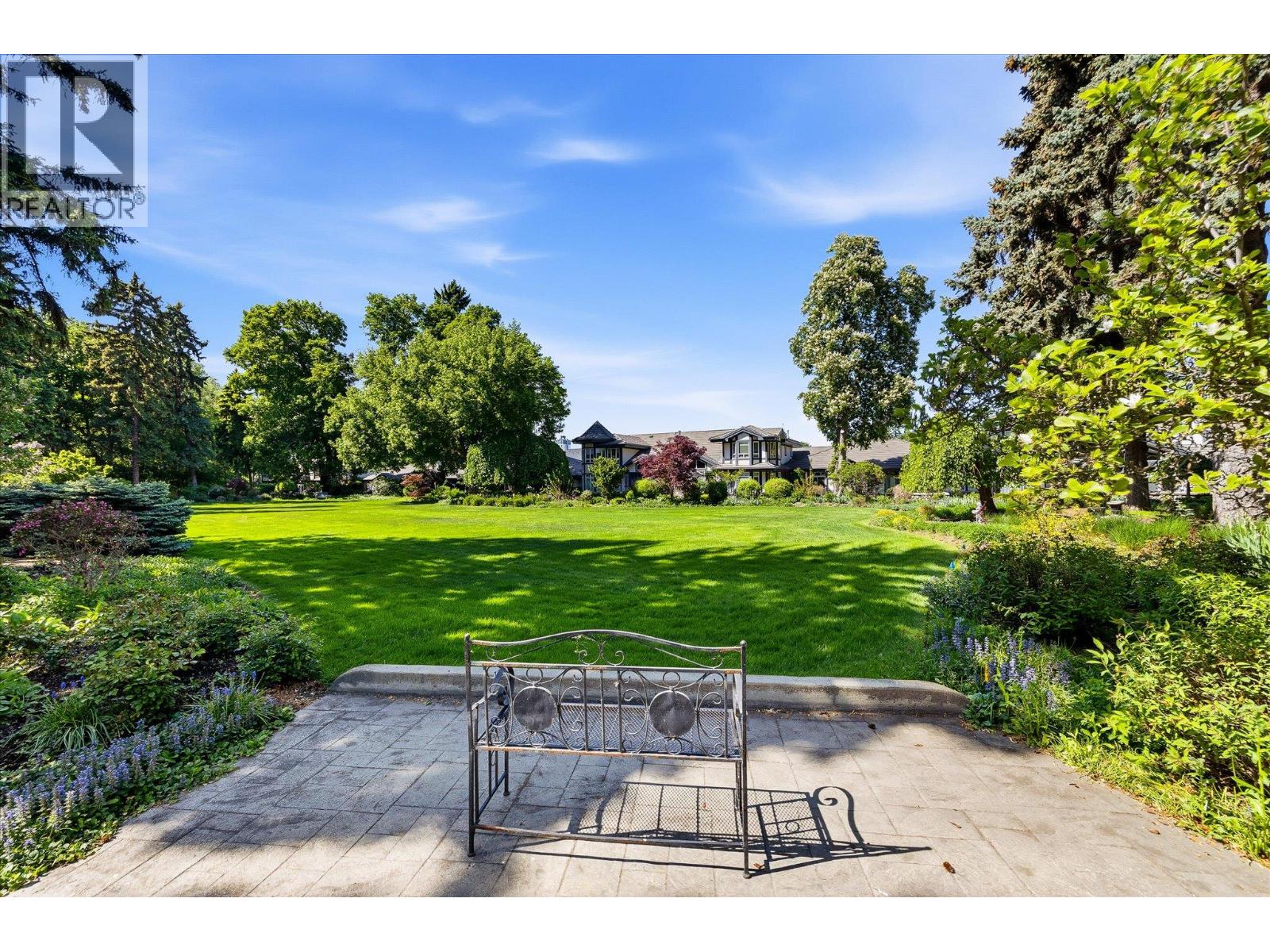 112 1986 Bowes Street, Kelowna