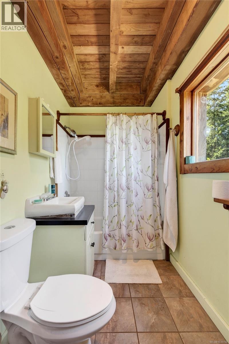  220 Wright Road, Salt Spring