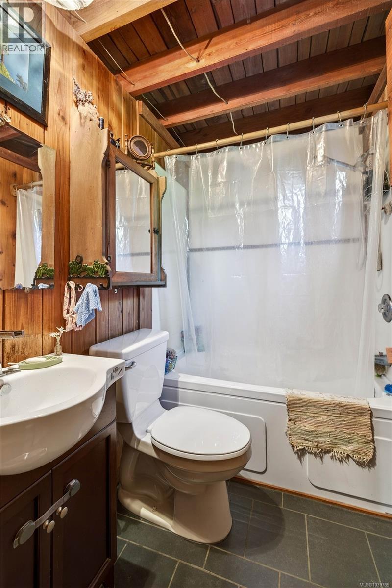  220 Wright Road, Salt Spring