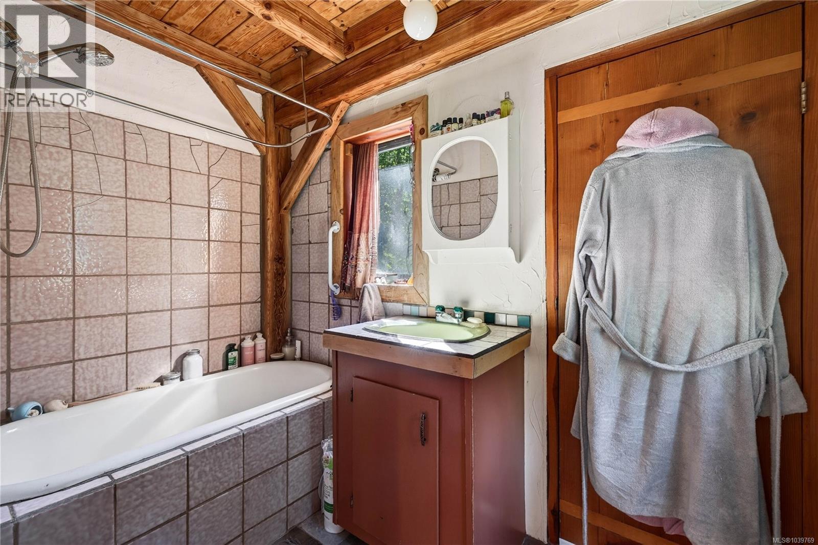  220 Wright Road, Salt Spring