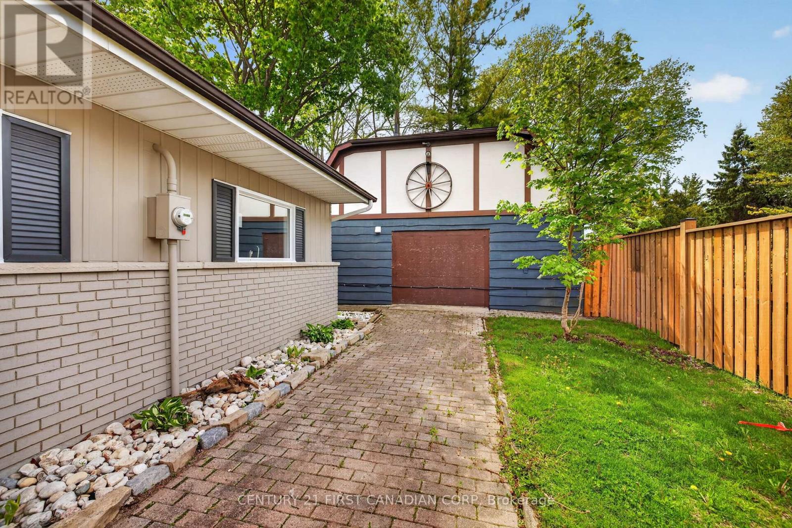 10383 ILDERTON ROAD - 43