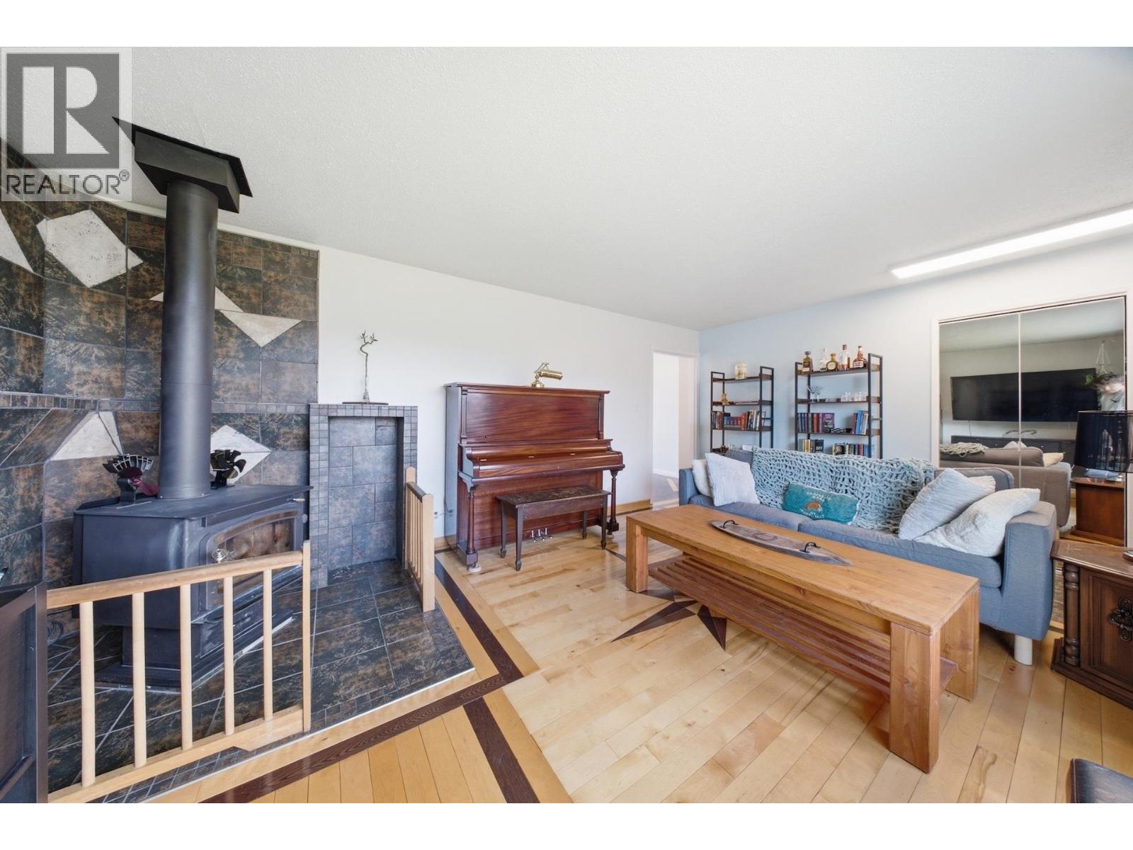 9708 105 AVENUE - 6