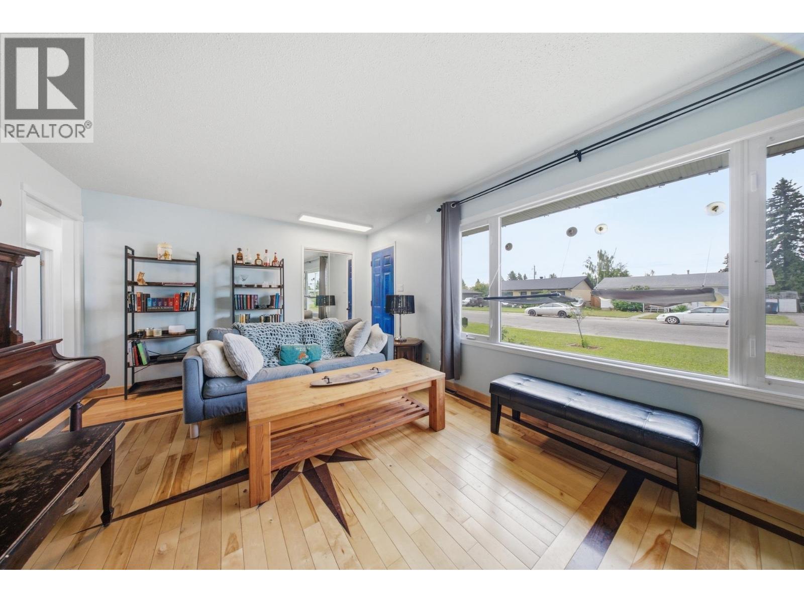 9708 105 AVENUE - 5