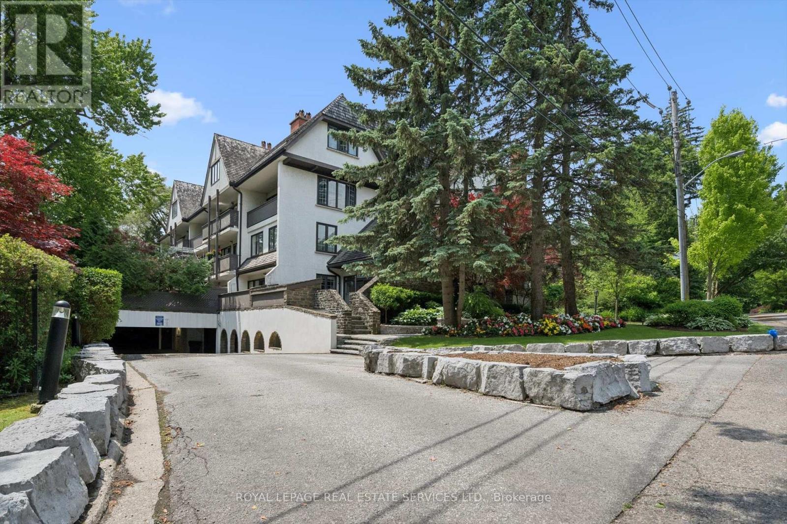 A Three-Minute Walk to Old Mill Subway Station!