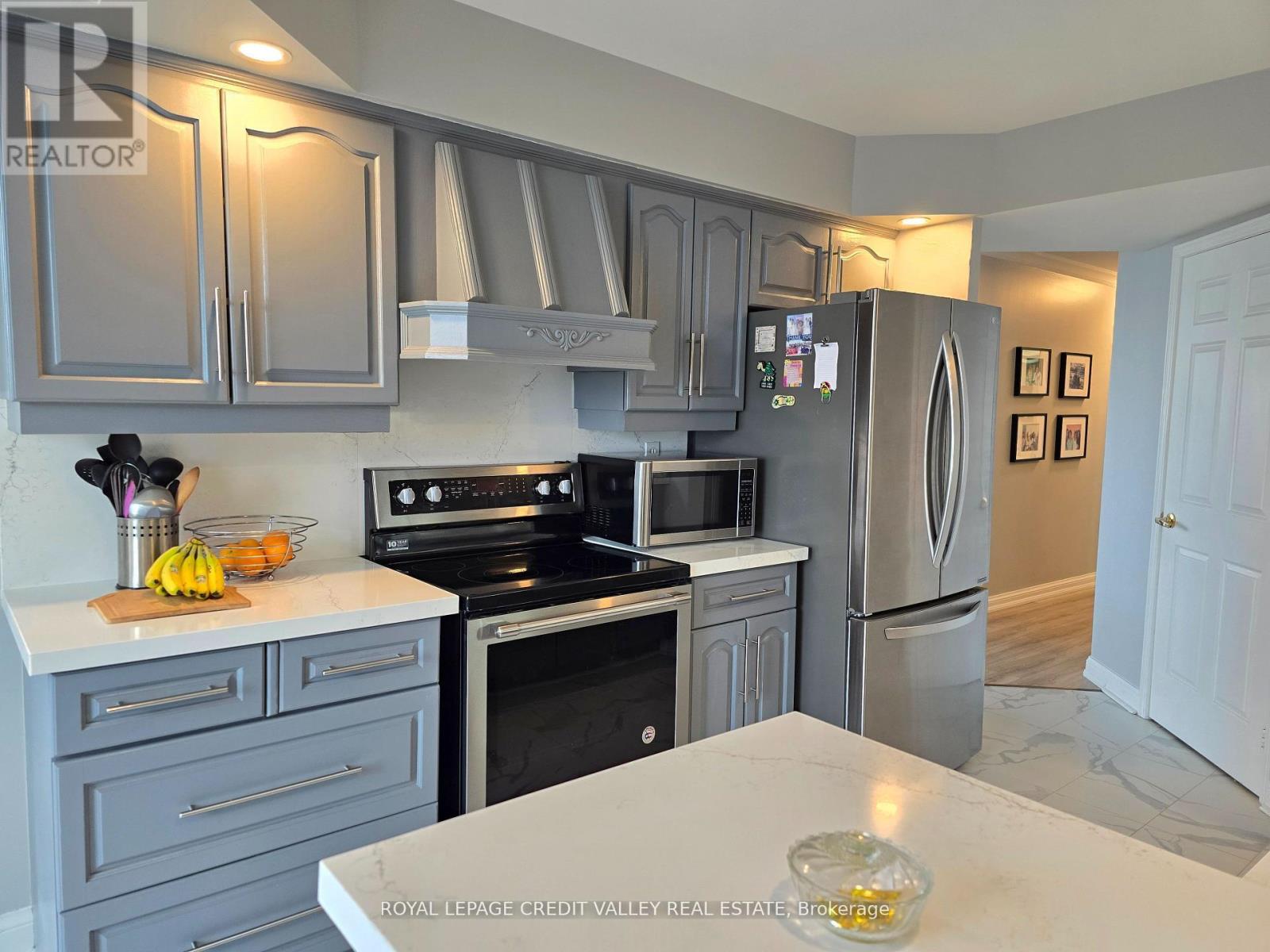 #2101 24 HANOVER ROAD - 18