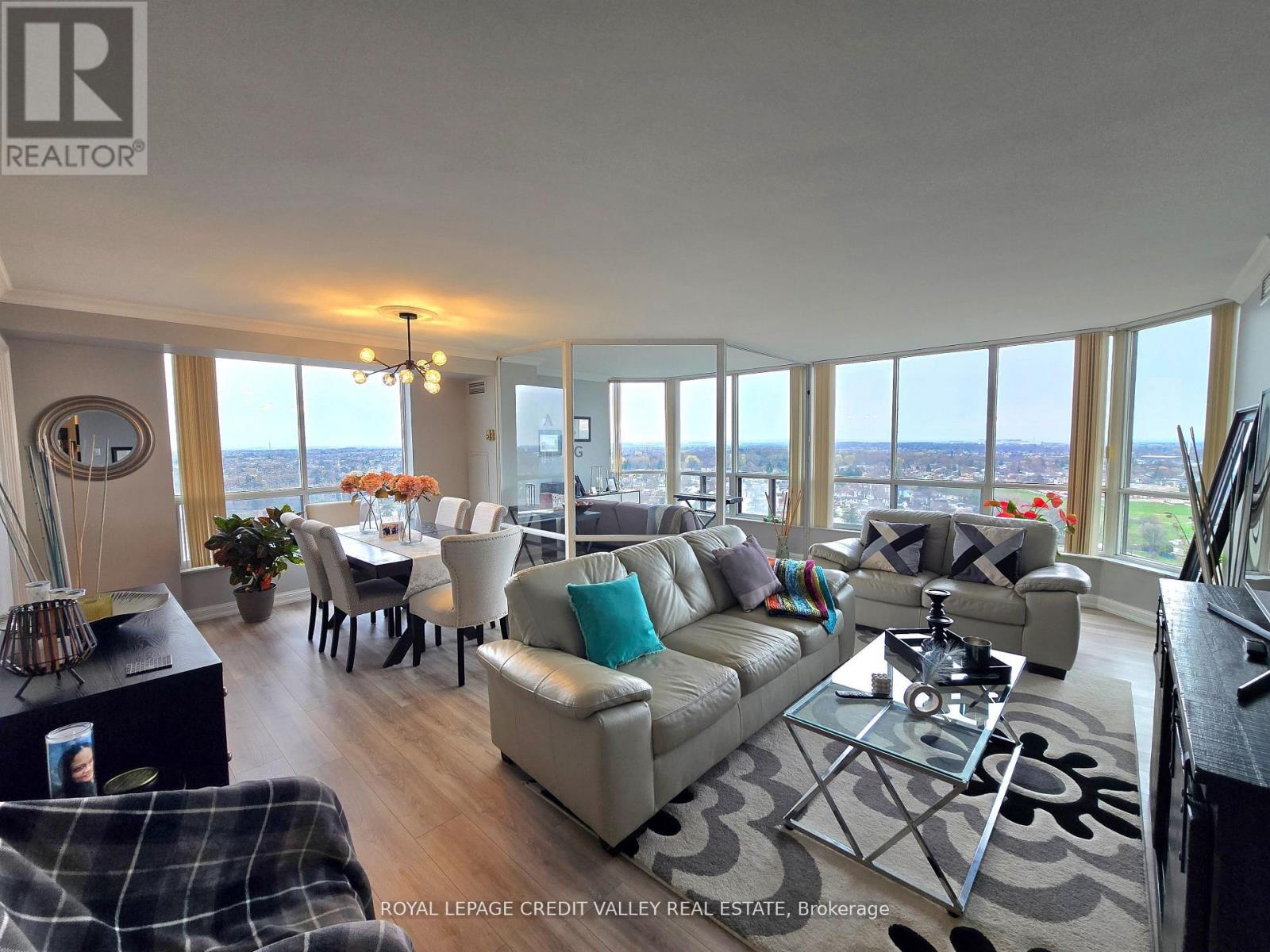 #2101 24 HANOVER ROAD - 4