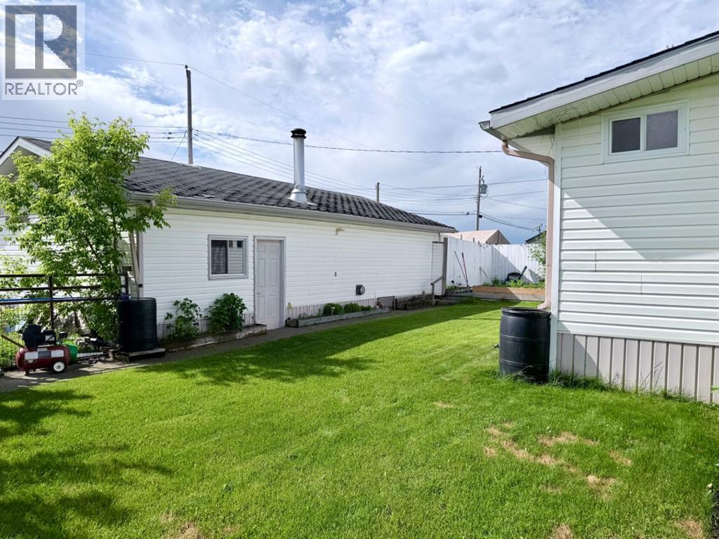 4713 43 Street - 4