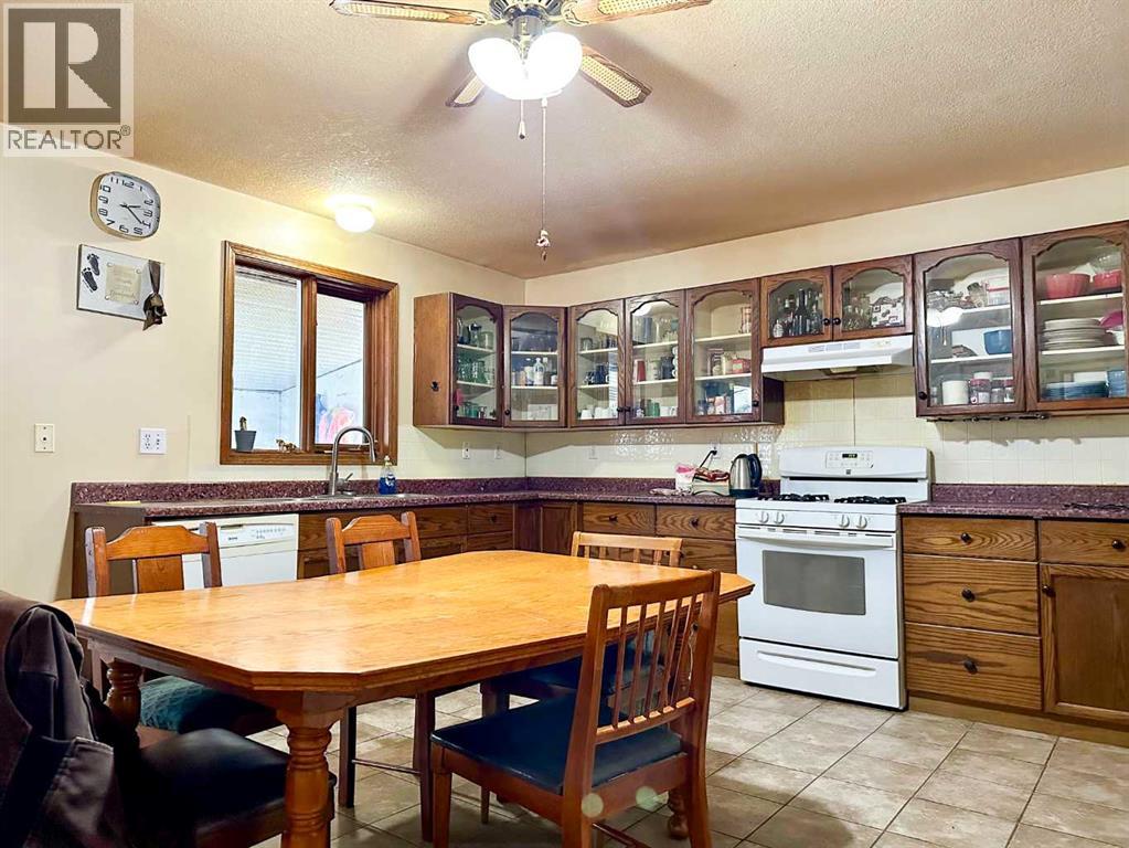 4713 43 Street - 6