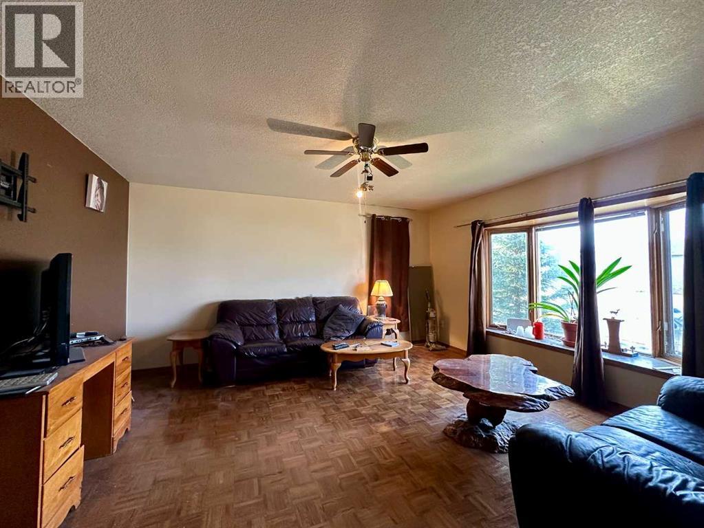 4713 43 Street - 7