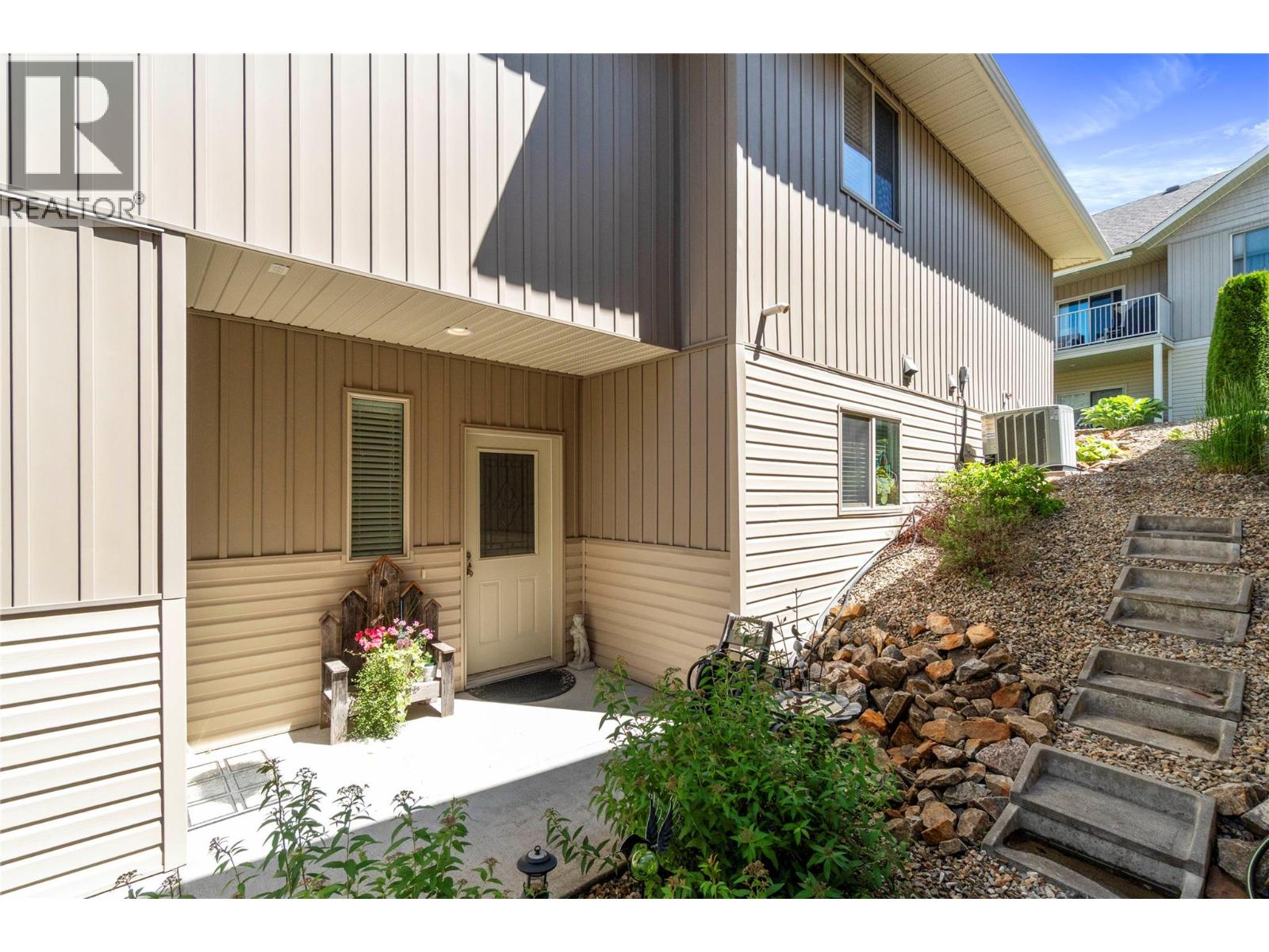 24 2751 15 Avenue Northeast, Salmon Arm