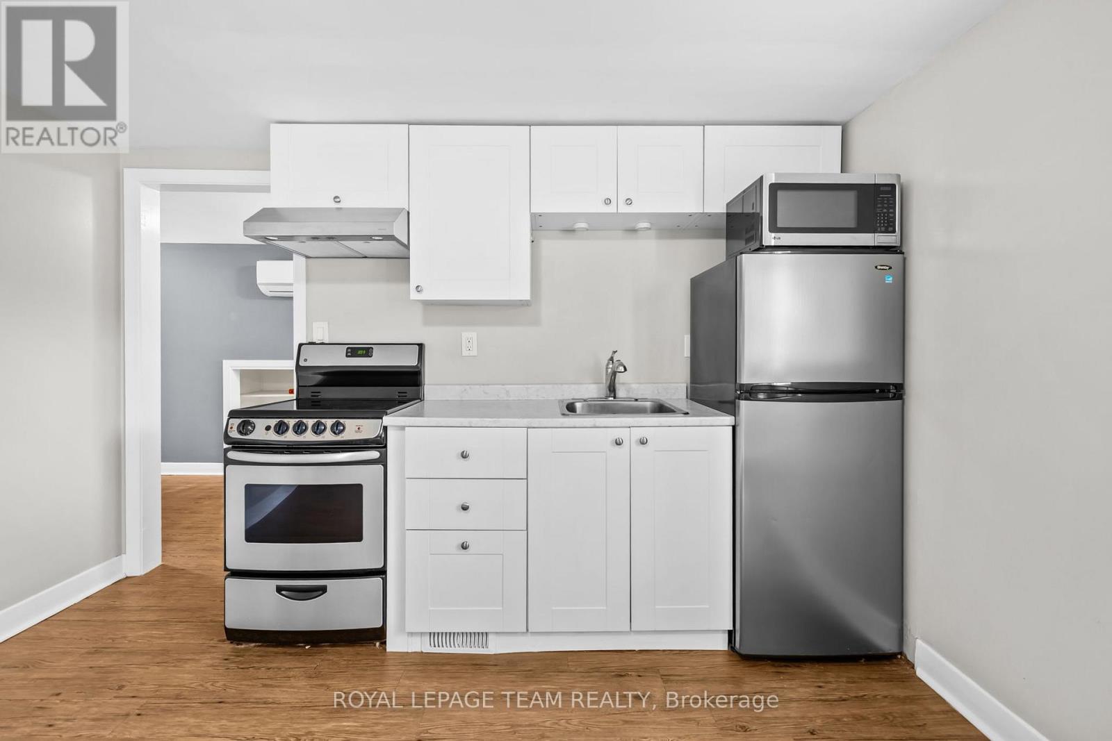 1 Bed, 1 Bath House for Rent in Ottawa – UPPER UNIT – 5432 OLD RICHMOND ROAD, Ottawa – MLS# X13453364 - Image 14