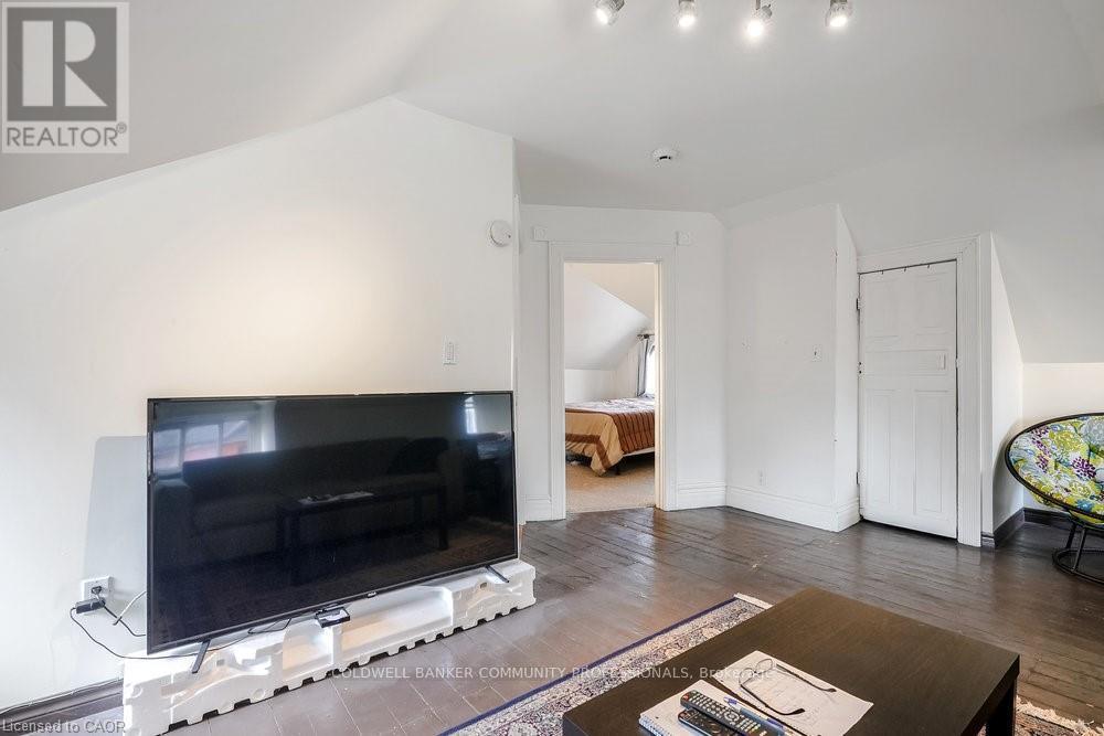 270 QUEEN STREET S - 32