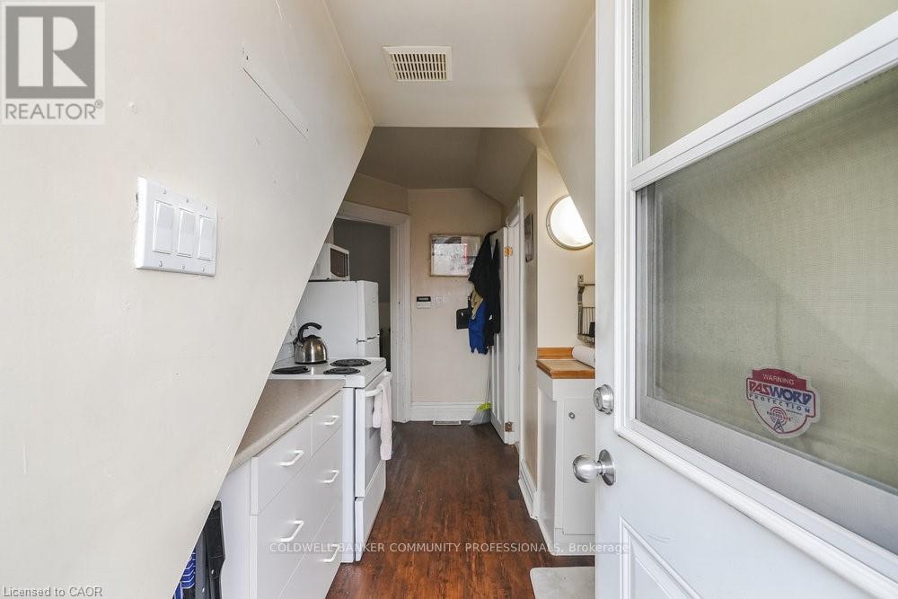 270 QUEEN STREET S - 34