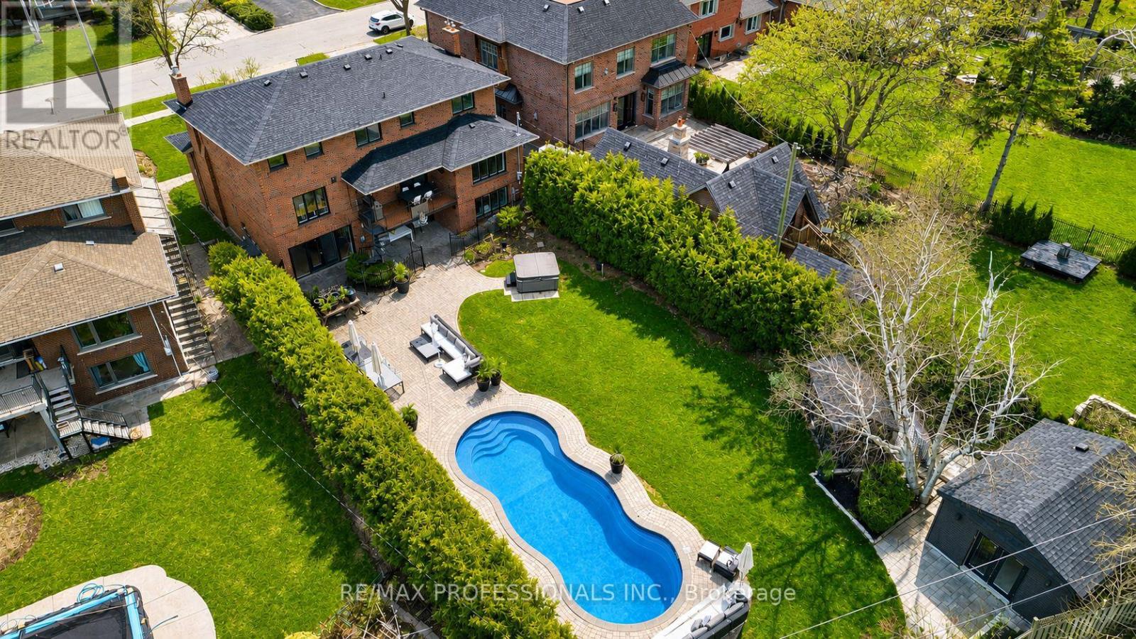 52 COURTSFIELD CRESCENT - 49