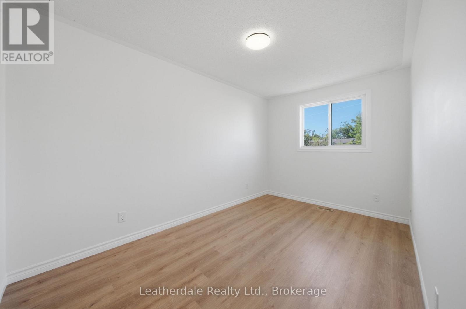 #21 325 WEST STREET N - 25