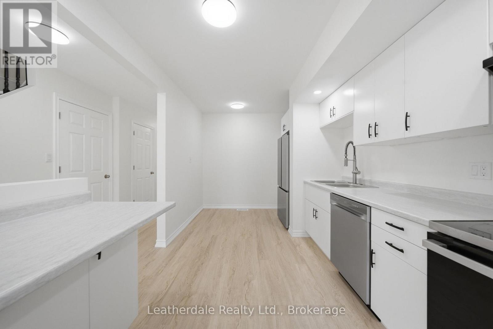 #21 325 WEST STREET N - 6