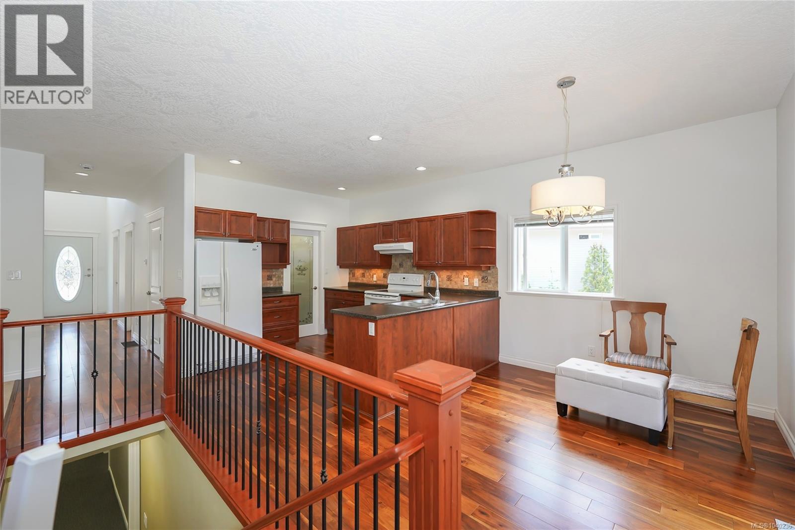 #54 1150 Walkem Rd - 24