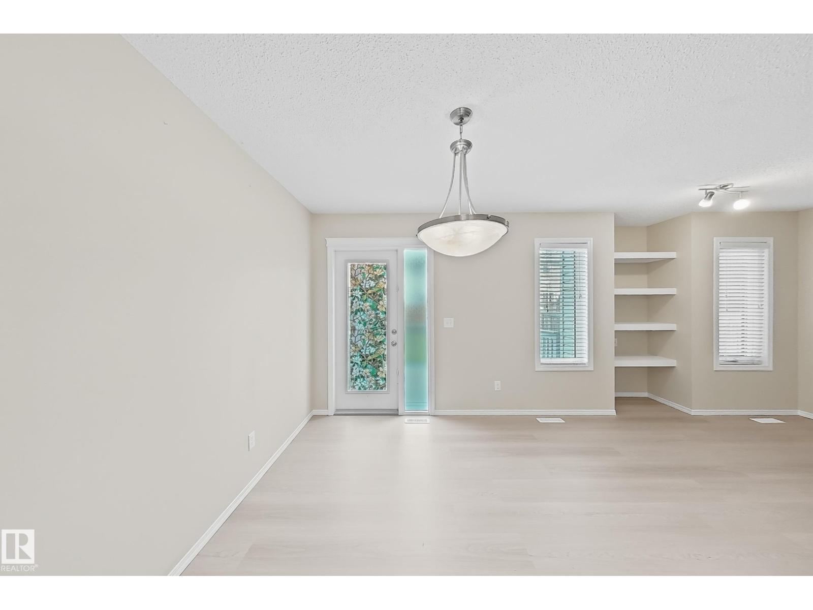 3044 16 AV NW — photo 13