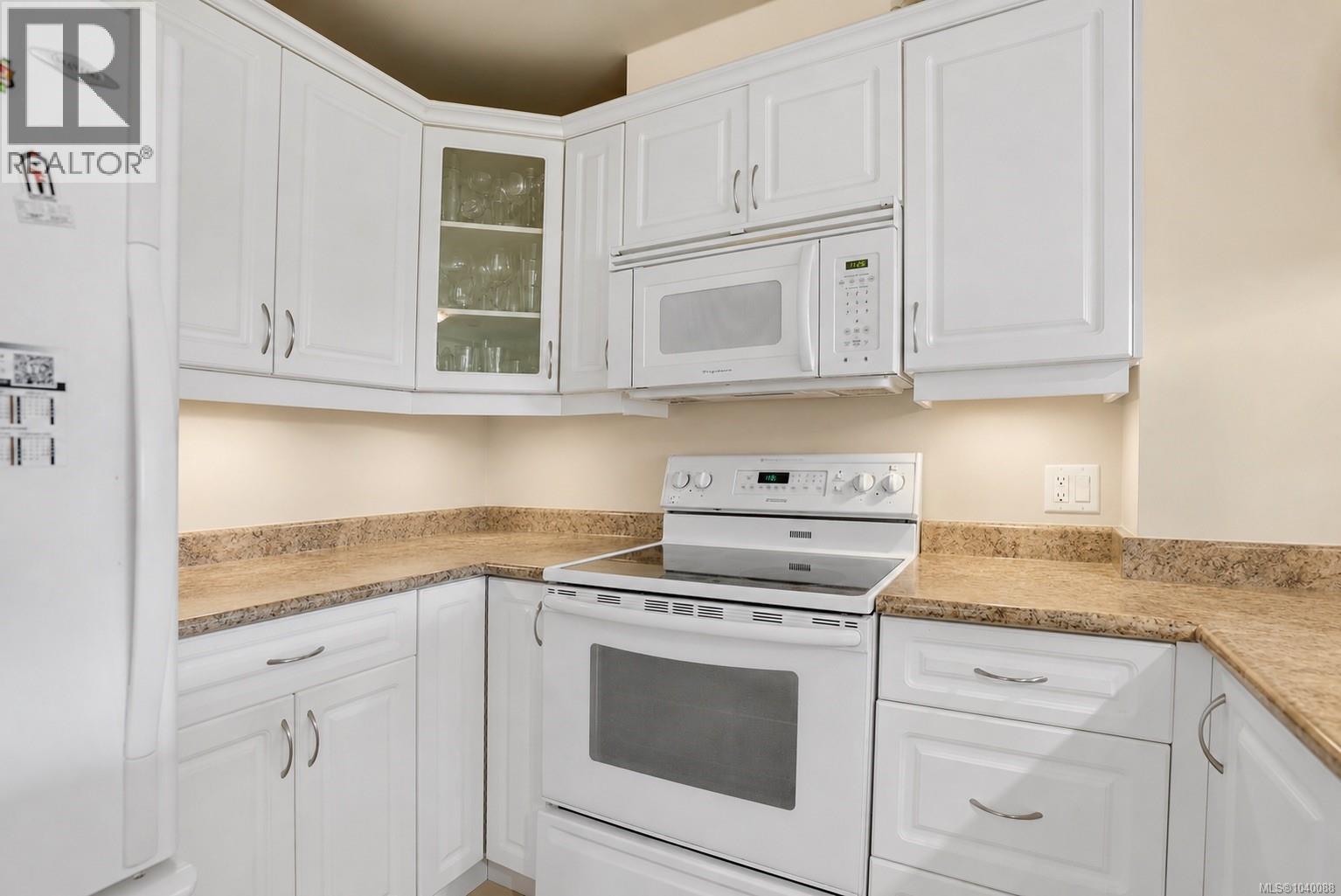 #204 4536 Viewmont Ave - 4
