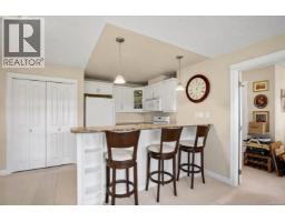 Living room/Dining room - 204 4536 Viewmont Ave, Saanich, BC V8Z5L2 Photo 6