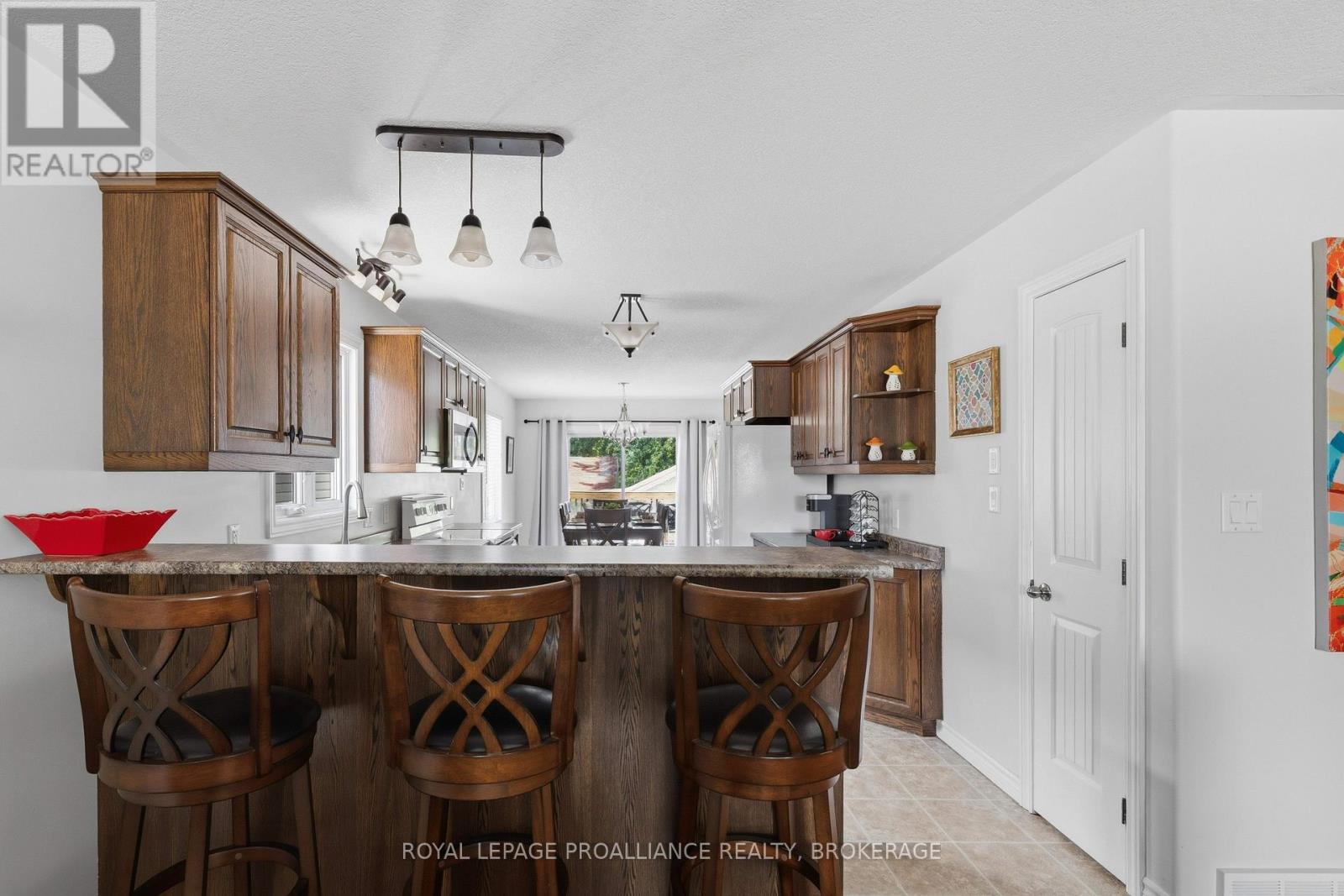 1094 CROSSFIELD AVENUE - 10