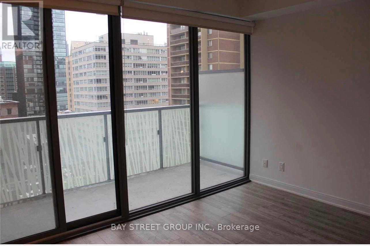 #902 50 CHARLES STREET E - 12