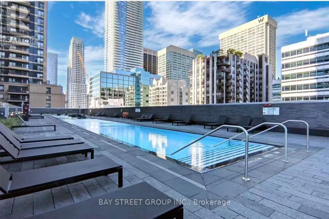 #902 50 CHARLES STREET E - 13