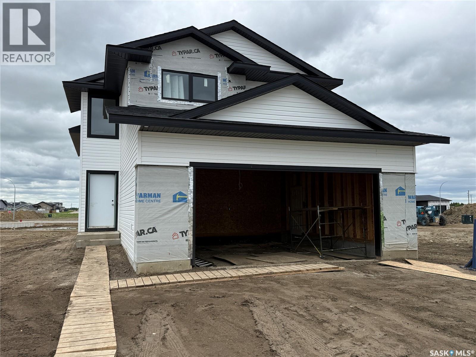 221 Albright CRESCENT - 1