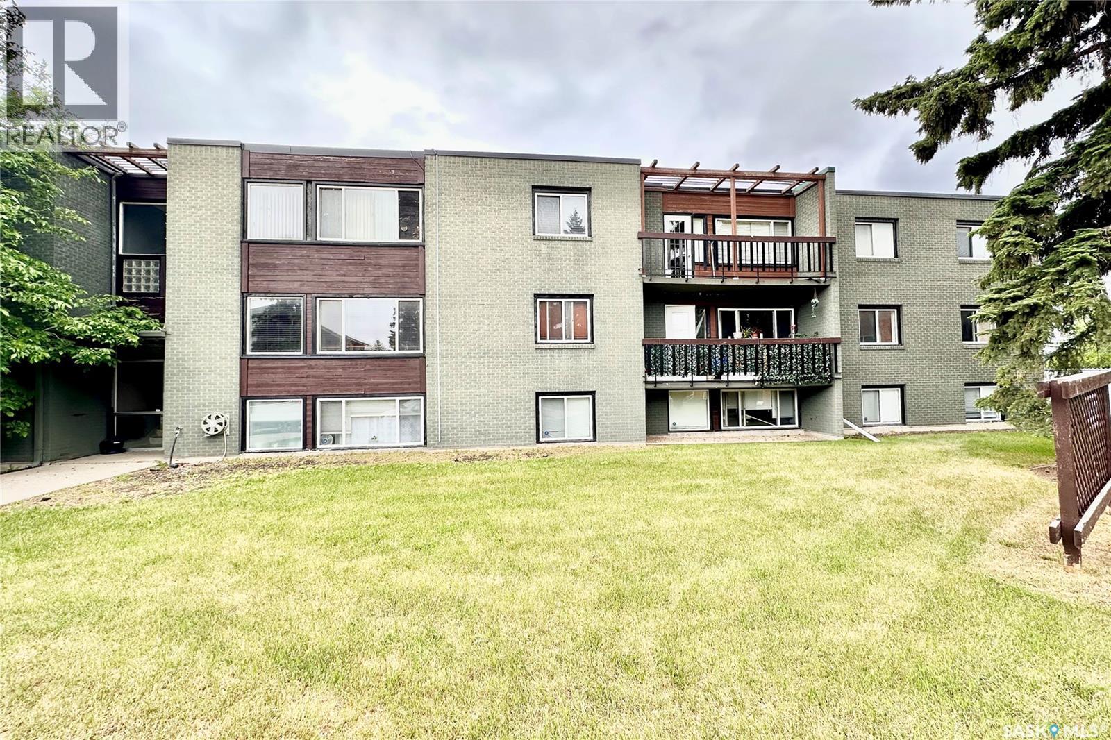 #14 208 Lindsay PLACE - 1