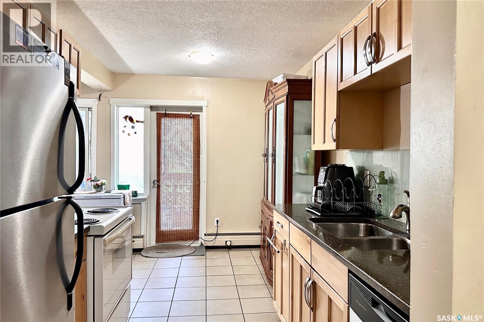 #14 208 Lindsay PLACE - 11