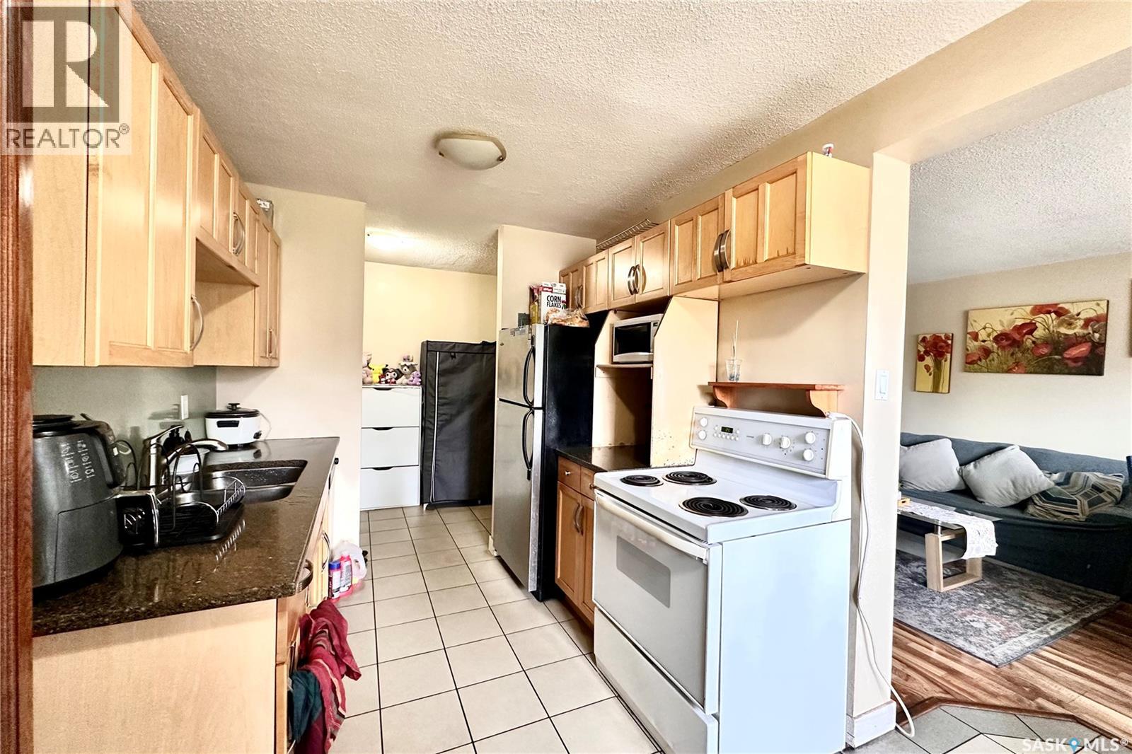 #14 208 Lindsay PLACE - 33