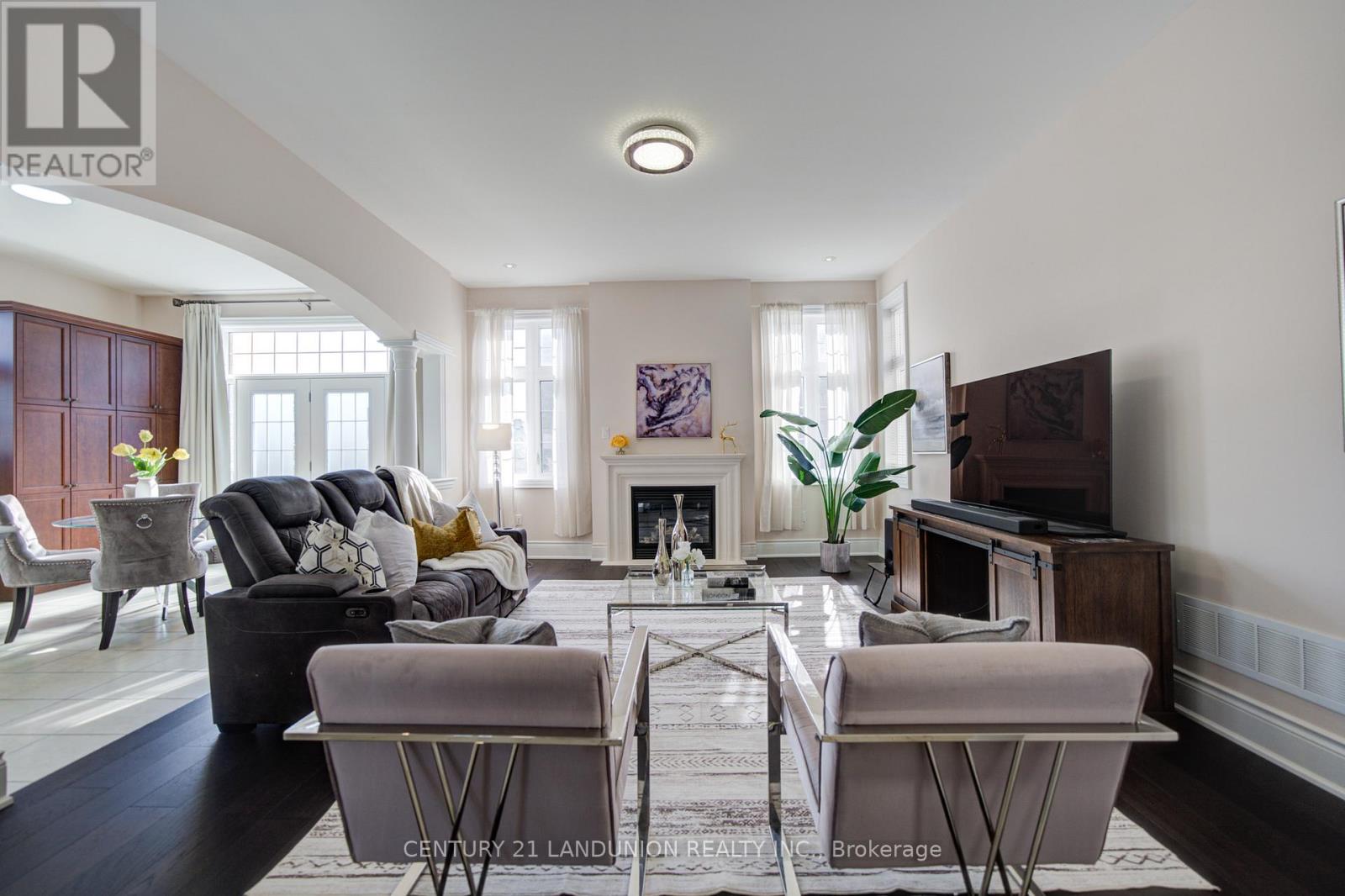101 SILVER STERLING CRESCENT - 12