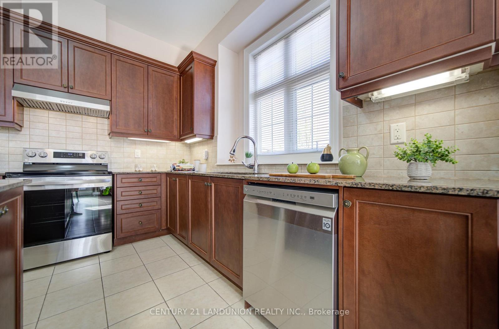 101 SILVER STERLING CRESCENT - 18