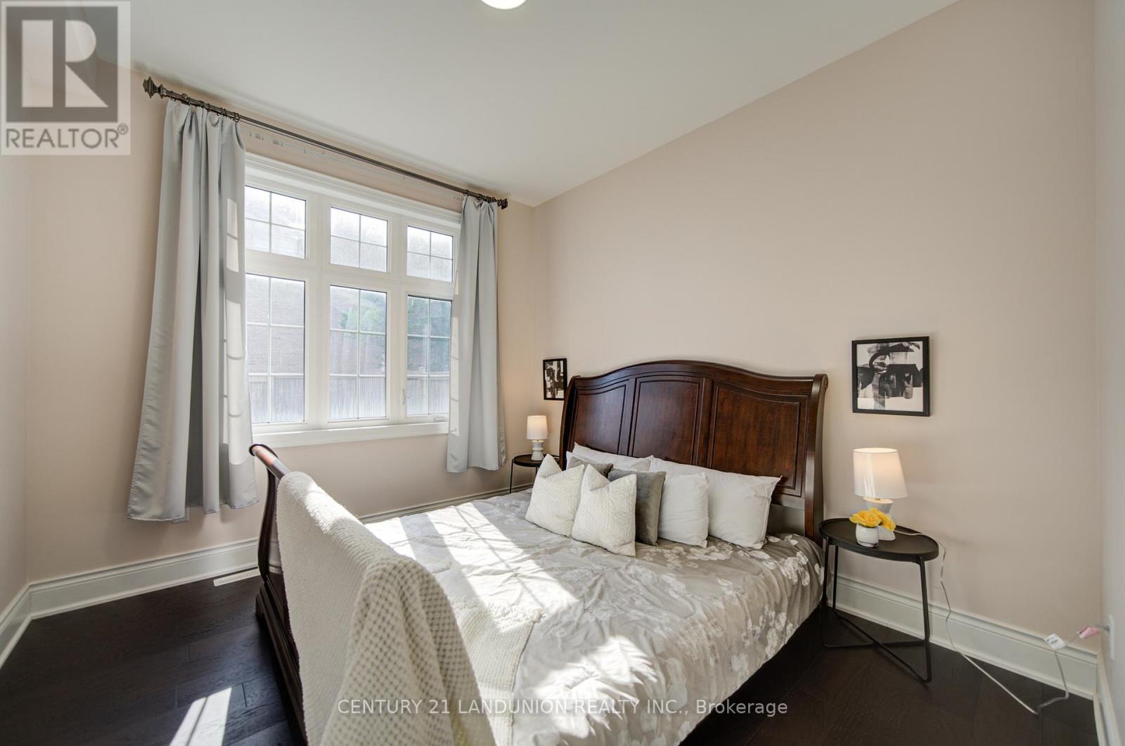 101 SILVER STERLING CRESCENT - 22