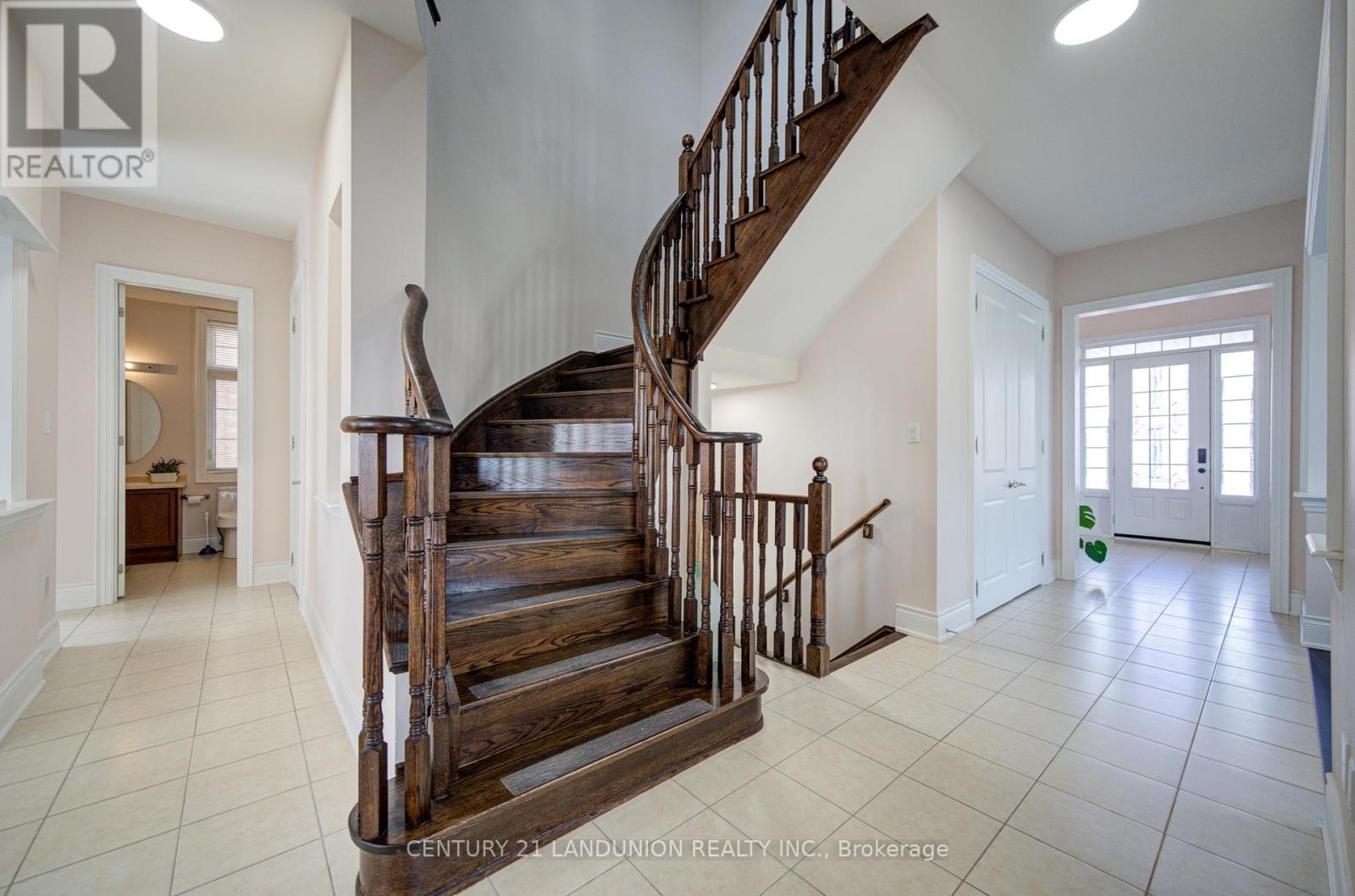 101 SILVER STERLING CRESCENT - 24