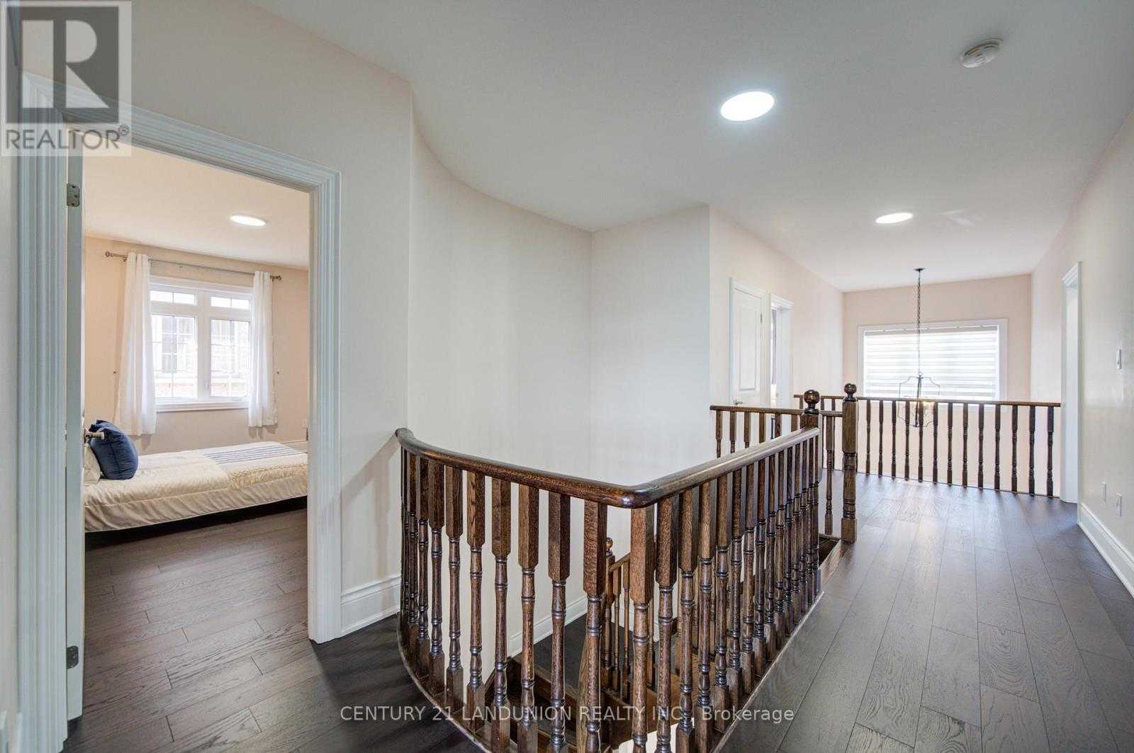 101 SILVER STERLING CRESCENT - 28
