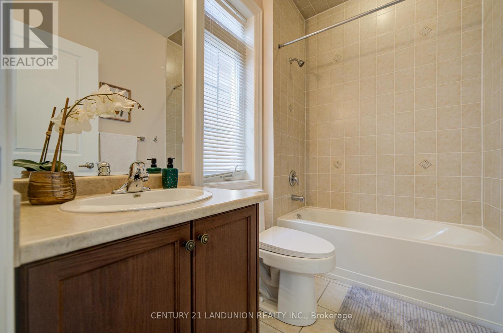 101 SILVER STERLING CRESCENT - 40