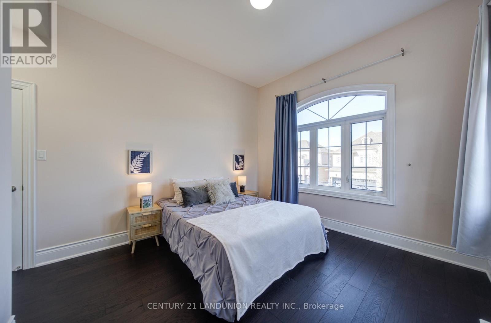 101 SILVER STERLING CRESCENT - 41