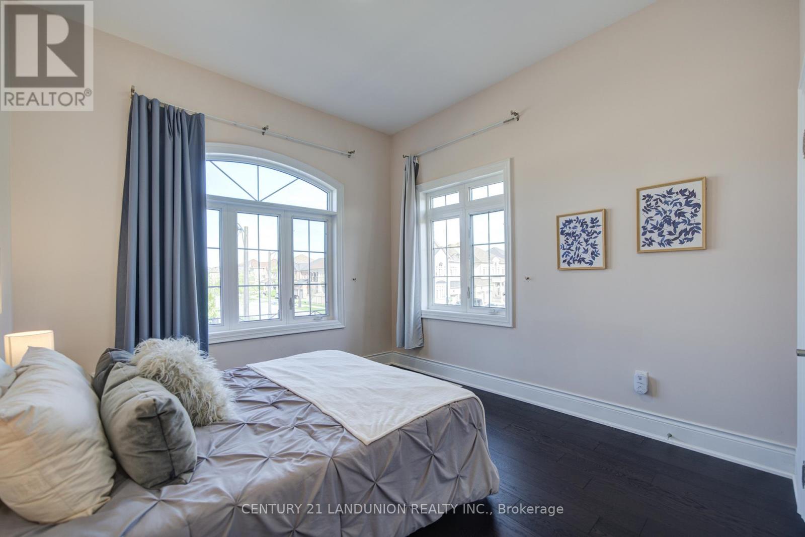101 SILVER STERLING CRESCENT - 42