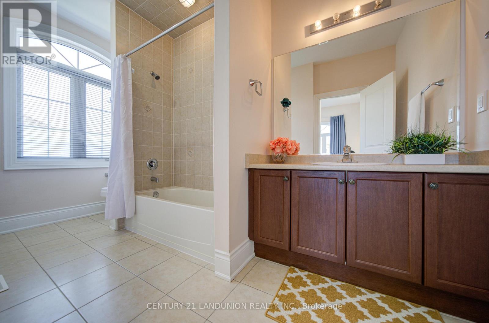 101 SILVER STERLING CRESCENT - 43