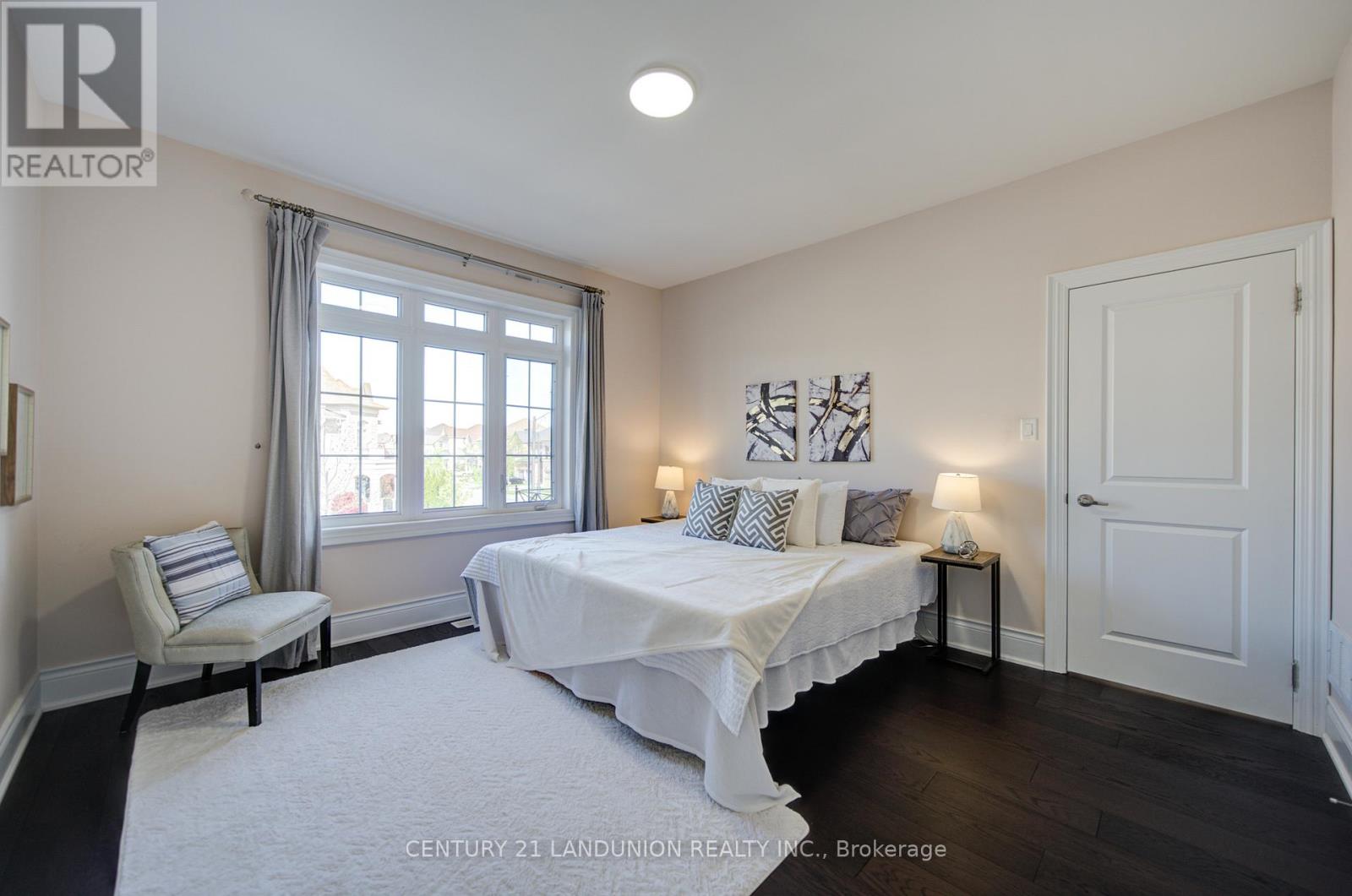 101 SILVER STERLING CRESCENT - 45