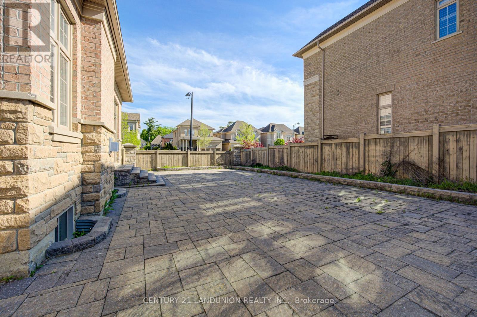 101 SILVER STERLING CRESCENT - 49