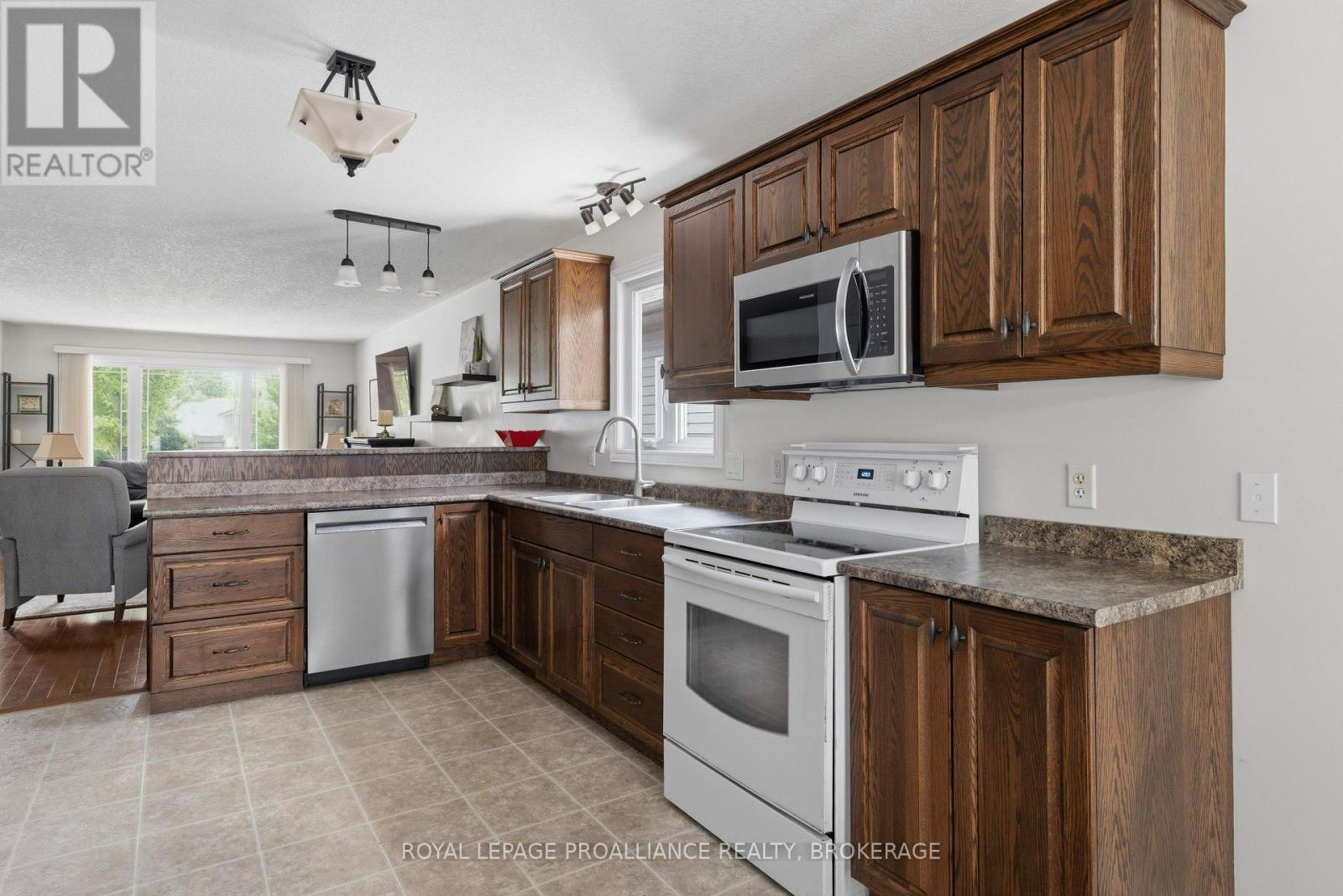 1094 CROSSFIELD AVENUE - 15