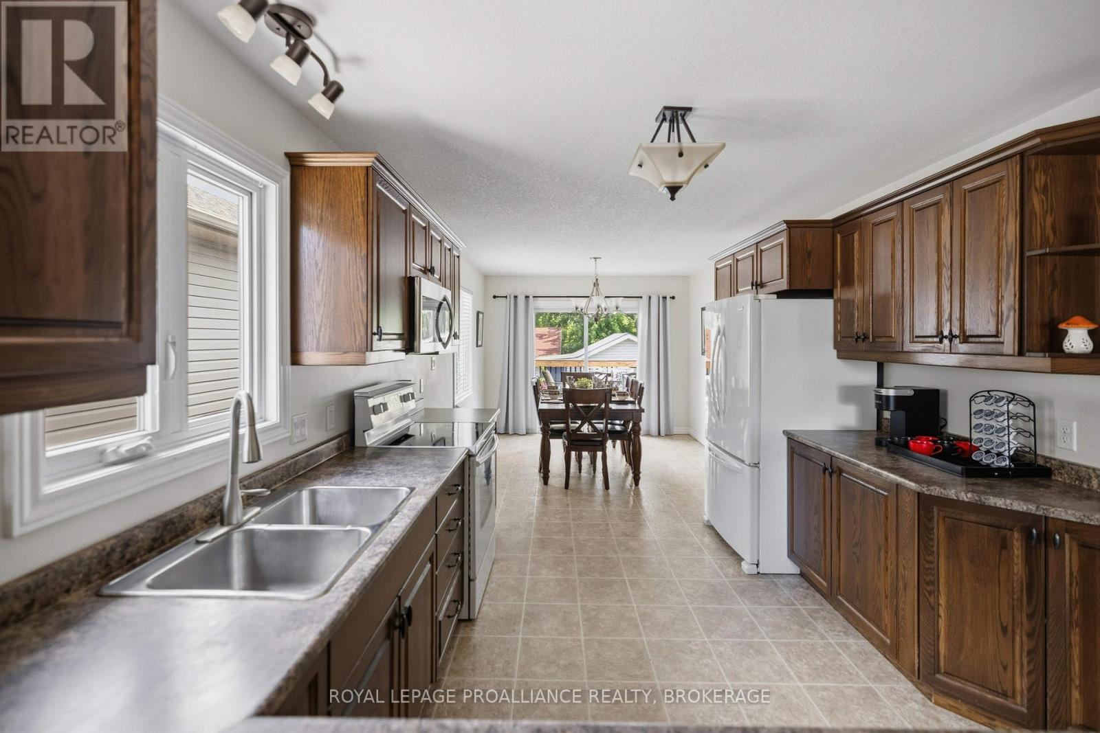 1094 CROSSFIELD AVENUE - 13