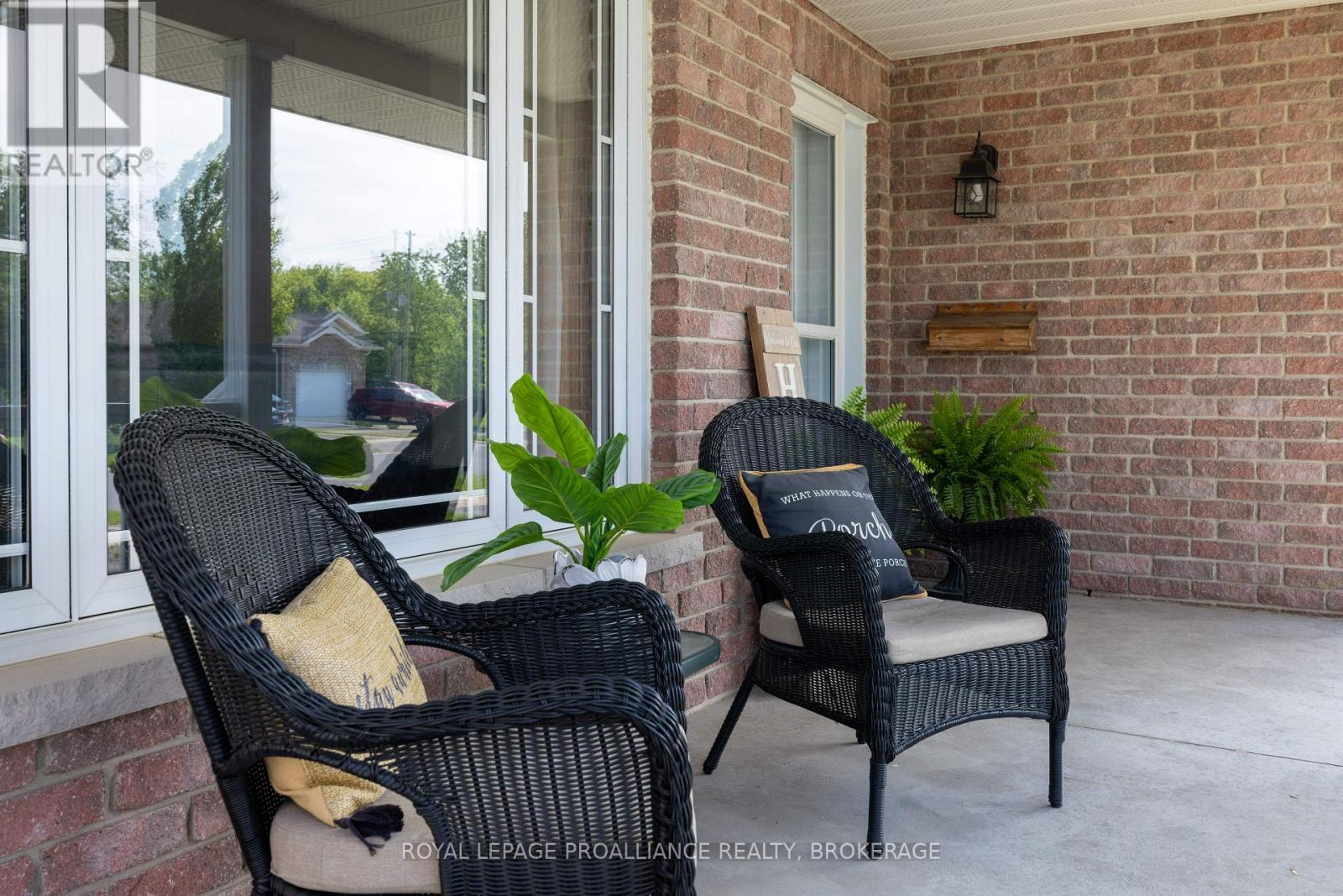 1094 CROSSFIELD AVENUE - 4