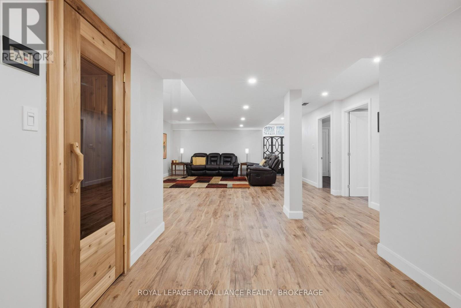 1094 CROSSFIELD AVENUE - 32