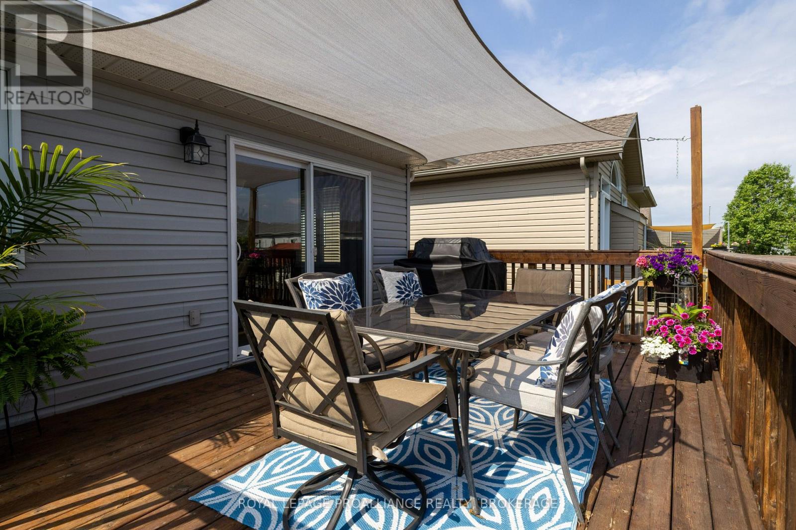 1094 CROSSFIELD AVENUE - 44