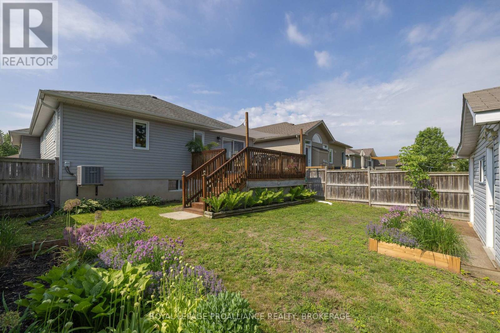 1094 CROSSFIELD AVENUE - 41