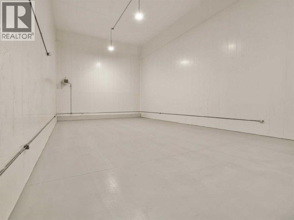 6110 69 Avenue — photo 37