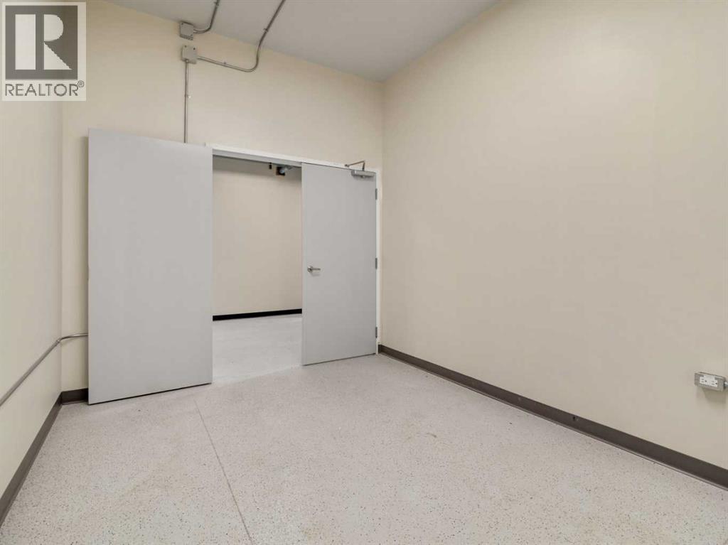 6110 69 Avenue — photo 31